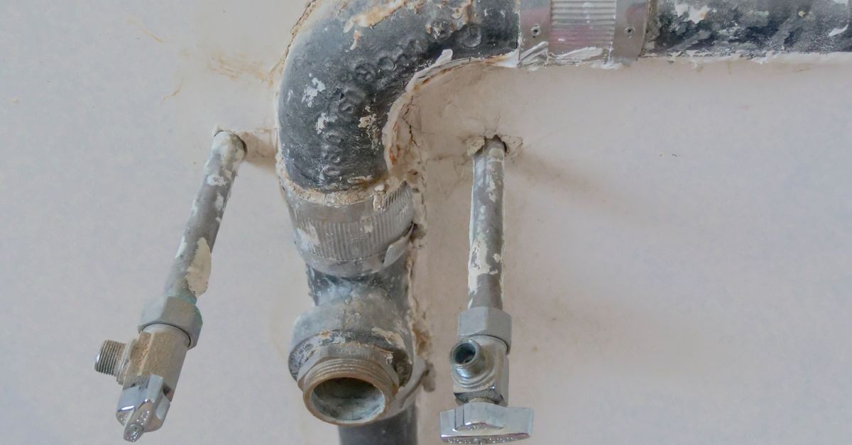 When to Call a Plumber for a Possible Gas Leak