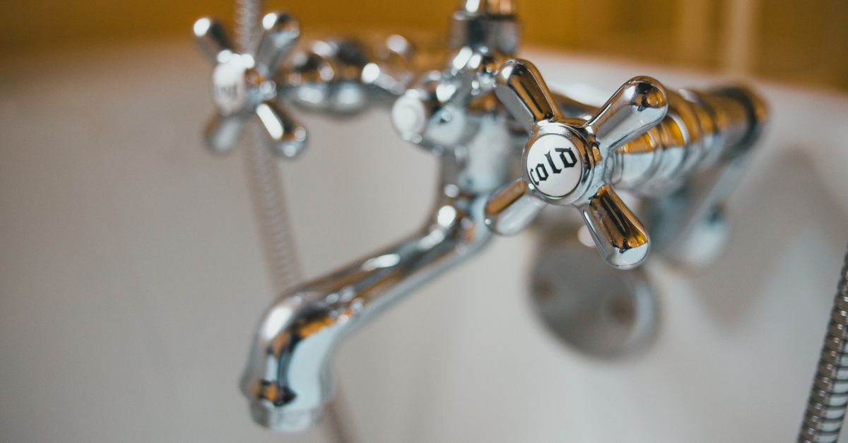 Why You Should Hire a Licensed Plumber for Burst Pipe Emergencies